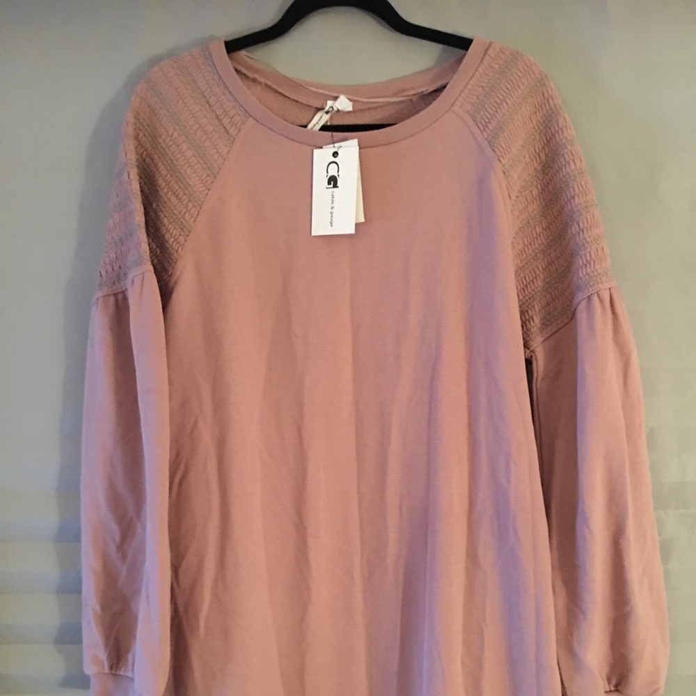 NWT. Cable and Gauge Long Sweatshirt. Size XL